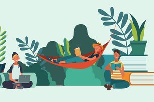 Personen die Bücher lesen und einen Laptop anschauen